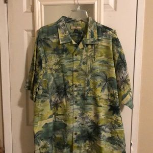 Men’s Tommy Bahama button down shirt
